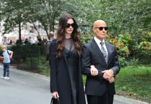 Anne Hathaway y Stanley Tucci fueron vistos en la gran manzana camino a un funerăl o eso parece (+ Foto)