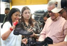 Delcy Rodríguez visitó la planta productora de calzado escolar ubicada en el sector La Silsa del 23 de Enero (+ Foto)