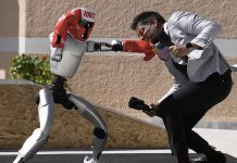 Robots humanoides asombran en Olimpia con exhibición de fútbol y tiro con arco (+ Detalles)