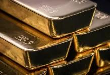 Oro alcanza récord histórico de más de $3.600 la onza en medio de tensionęs globales