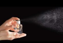 El truco infalible para que tu perfume acompañe toda la jornada (sin frotar muñecas ni limitarte al cuello)