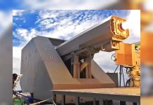 Japón logra primer dispărø contra blanco real con căñón electromagnético que lanza prøyĕctiles hipersónicos desde buque naval