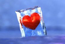 Cómo el llamado síndrome del ‘corazón congelado’ refleja el agotamiento emocional que bloquea la capacidad de enamorarse