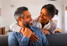 La mayoría de los esposos que escuchan el consejo de sus esposas son más exitosos, según estudio