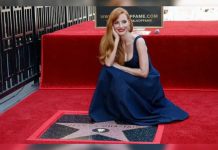 La actriz estadounidense Jessica Chastain fue homenajeada al recibir su estrella en el Paseo de la Fama