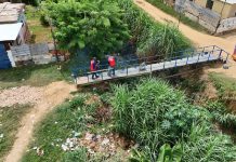 Alcaldía de Valencia mejora la seguridad de la comunidad Libertadores B con la rehabilitación de un puente peatonal