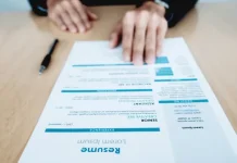 Antigua trabajadora de Google confiesa la fórmula del currículum perfecto: «No solo debes incluir tu experiencia» (+ Detalles)