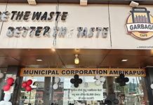 Por un kilo de plástico, una comida caliente: las «cafeterías de basura» que combaten el hambre y la contaminación en India