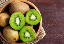 Más allá de la vitamina C: los múltiples beneficios del kiwi para la salud revelados por expertos en nutrición