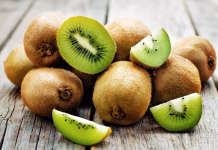El secreto detrás de un fruto pequeño: expertos en nutrición revelan por qué el kiwi es un superalimento que combate el cansancio y promueve la salud integral