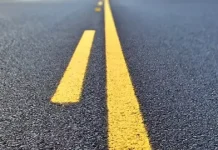 Señales de tránsito: cuál es la diferencia entre una línea amarilla continua y discontinua en la ruta (+ Detalles)