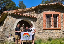 Los siete amigos que rehabilitan refugios de montaña para devolverles su dignidad: “Pasamos de una cuadra a un hotel”