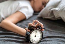 Más allá del estrés: despertar en las madrugadas podría relacionarse con problemas de salud