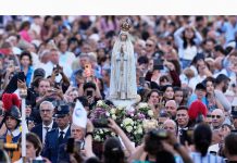 Miles de peregrinos propios y visitantes se congregaron en el Santuario de Fátima, Portugal: uno de los momentos más esperados de la celebración anual