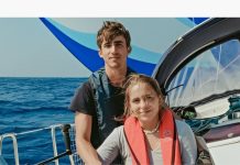 Huir de la ciudad y convertir el mar en hogar y oficina: Álvaro y Celia navegan por el mundo en su velero que también es su fuente de trabajo