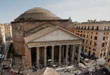 Tragëdia en Italia: Fallêce un turista japonés al caer desde el muro de un panteón de Roma (+ Detalles)