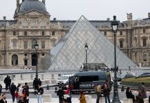Nueve piezas de joyería de la Emperatriz robädas del museo de Louvre en operación relámpago (+ Foto y Video)