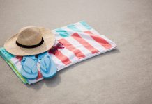 Adiós a las toallas de playa de siempre: nueva tendencia moderna y más cómoda para este 2026 que también aporta un estilo único (+ Foto)