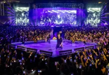 Regreso triunfal trece años después: Enrique Iglesias agotó entradas y reunió a 60.000 personas en Bombay