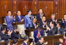 Nueva primera Ministra de Japón nombra solo a dos mujeres en su Gabinete de Gobierno a pesar de las promesas de tener alta presencia femenina en su Ejecutivo