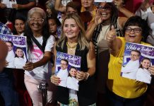 Alcaldesa Dina Castillo entrega 200 títulos de tierra y cédulas catastrales a familias de Valencia