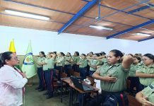Funcionarias de la Policía Municipal de Valencia promueven la prevención del cáncër de mama en el Mes Rosa