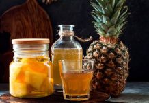 ¡No la deseches! El agua de cáscara de piña se consolida como el secreto para un vientre más plano