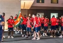 Panameños y jugadores de Surinam bañaron y disfrutaron fuera del hotel antes del partido de eliminatorias (+ Video)