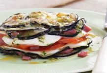 Milhojas de berenjena, tomate y queso mozzarella: una alternativa diferente para variar la cena