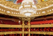 La ópera de París inauguró una gran exposición en el Palacio Garnier para desvelar cómo el famoso edificio se convirtió en un ícono de la cultura francesa