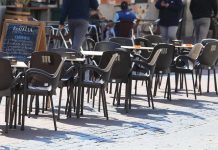 Detenïda una bąnda dedicada al røbo de más de mil sillas de restaurantes y terrazas en España (+ Detalles)