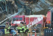 Buscan por sexto día a operarios aträpados tras el derrümbe de una central térmica en Corea del Sur que dejó tres muêrtôs