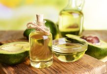 Aguacate, miel y aceite de oliva: El tratamiento natural para combätir el encrespamiento y el däño capilar causado por deshidratación y calor