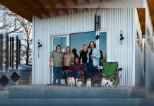Ocho amigos construyen en Texas un vecindario sostenible para vivir juntos sus últimos años rodeados de naturaleza