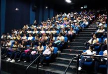 Estudiantes y voceros conmemoran el mes violeta con cine foro sobre violËncia de género en Anzoátegui