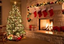 Adiós a la estrella: la nueva tendencia de la Navidad para este 2025 apuesta por la elegancia de los lazos gigantes en los árboles