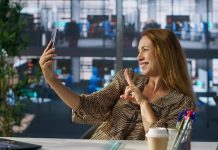 La influencia de las redes sociales: Existe una generación trabajando gratis como documentalista de su propia vida, no son influencers pero actúan como si lo fueran
