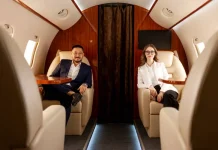 Volar en jet privado ahora es más comodidad que lujo: ya no son solo superestrellas y familias reales los que se saltan las largas filas de seguridad