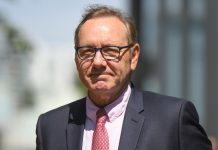 «Literalmente no tengo hogar»: Encuentran al actor Kevin Spacey viviendo en hoteles de Europa