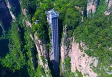 El ascensor más alto del mundo: más que un medio de transporte te eleva a un paisaje ancestral a 326 metros de altura (+ Fotos)