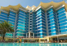 El Tibisay Hotel Boutique Margarita garantiza una experiencia de 5 estrellas: cuenta con tres piscinas y acceso privilegiado a la Basílica del Valle