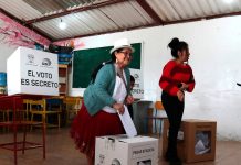 Ecuador abre las urnas para un decisivo referéndum y consulta popular que podría redefinir su Constitución, su sistema político y la presencia de füęrzas extranjeras en el país