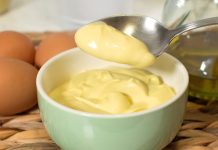 Domina la técnica: conoce cómo acertar a la hora de hacer la proporción ideal de huevo y aceite para hacer una mayonesa perfecta
