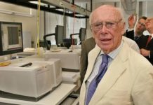 Fallêce a los 97 años el Nobel de Medicina James Watson, codescubridor de la estructura del ADN: «Un genio polémïco»