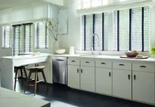 Expertos en eficiencia energética recomiendan bajar persianas y correr cortinas a las 17:30 y estas son las razones