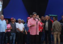 Maduro señaló que Estados Unidos antes de intentar salvar al mundo, tiene que salvarse a sí mismo: «Venezuela sigue el camino de la paz»