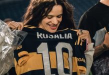 ¡Una ‘Motomami’ en La Bombonera! La cantante Rosalía visitó el Estadio de Boca Juniors y corrió por el césped