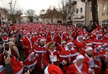 Calles de Michendorf, Alemania, se llenan de cientos de Papás Noel en la carrera navideña anual (+ Fotos)