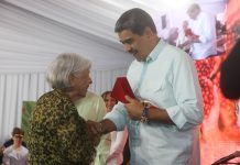 Presidente Nicolás Maduro entregó Taza de Oro a la merideña Eloína de los Ángeles Useche en Feria Internacional de Café consagrándose con 91.54 puntos