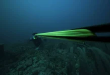 Crean robot submarino con forma de tiburón para proteger los cables en el mar que sustentan Internet mundial